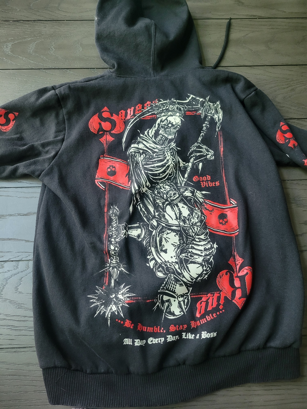Fresh Laundry Black & red hoodie with skull and crossbones design medium sweatsh